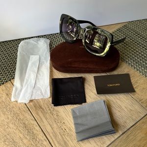 **LAST CHANCE**NEW TOM FORD Black Acrylic& gold Polarized Sunglasses w/browncase